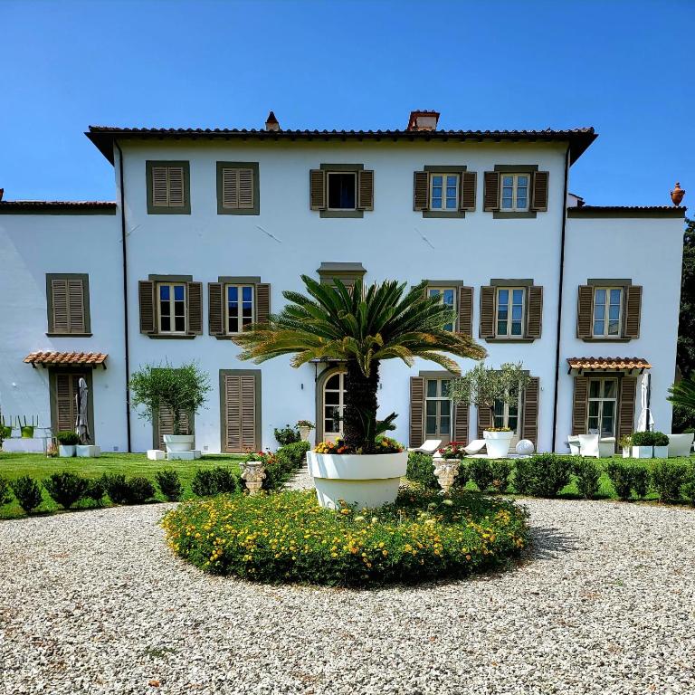 LA VILLA APARTMENTS - Convenient for Sardinia and Corsica - 4-5 beds -Private Parking included with Camera - Appartamento con 2 Camere da Letto - 1