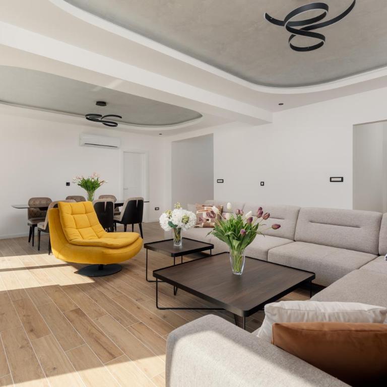 Berge Apartments - Three-Bedroom Apartment - 3