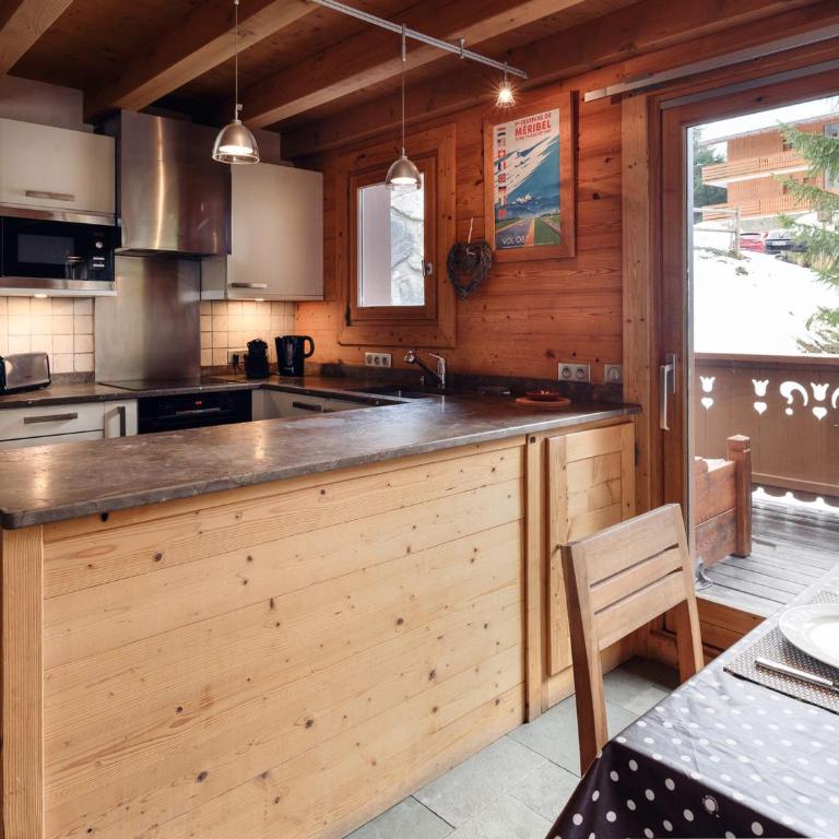 Chalet chaleureux avec cheminée et jacuzzi à Méribel - FR-1-688-18 - Chalet - 12