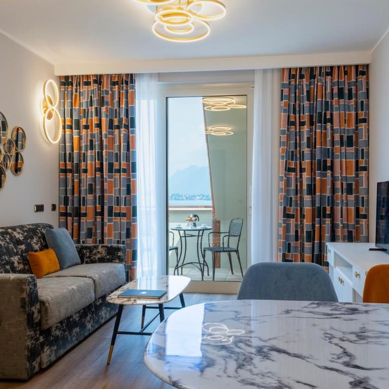 Residence Carl&Do - Appartamento Deluxe con 2 Camere da Letto e con Vista Lago - 1