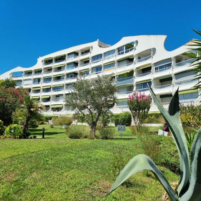 Superbe T2 tout confort 3 étoiles, entièrement renové avec piscine, parking, clim, wifi, Netflix - Apartment mit 1 Schlafzimmer - 1