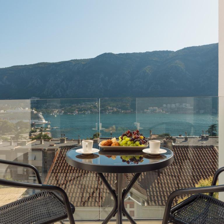 Berge Apartments - Three-Bedroom Apartment - 13