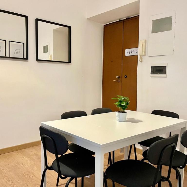VATICAN VIBES - Three-Bedroom Apartment - 40