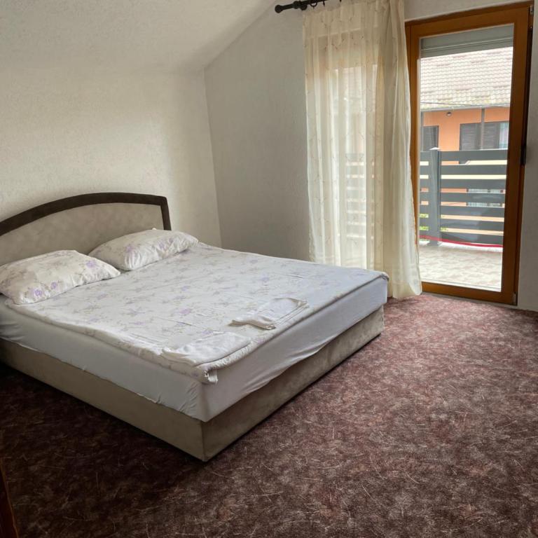 Pišta-pause - Three-Bedroom Apartment - 9