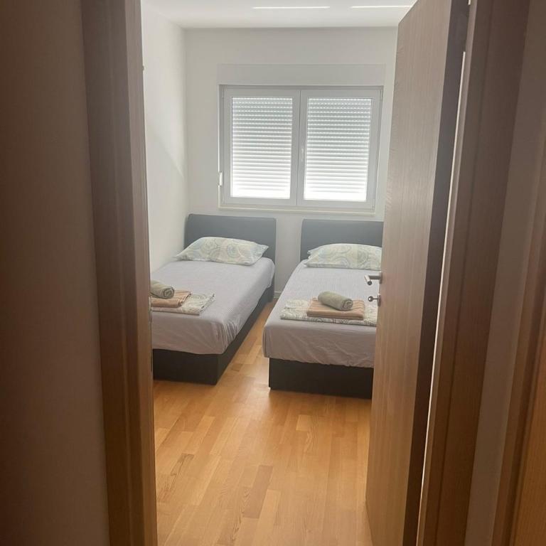 Apartment Ljalja - Two-Bedroom Apartment - 11