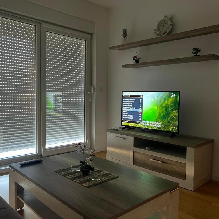 Apartment Ljalja - Two-Bedroom Apartment - 12