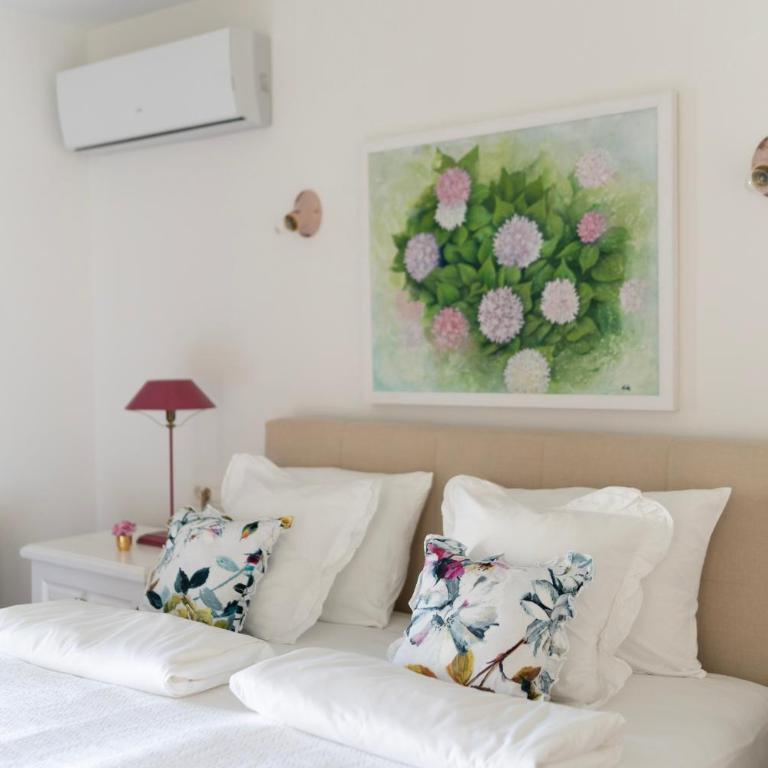 Nomad Rooms - Deluxe Double Room with Balcony - 5