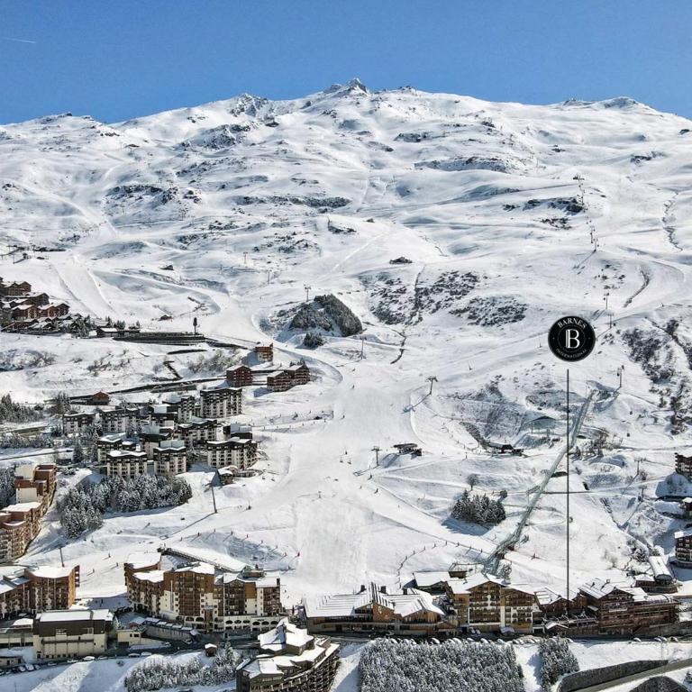 Chalet familial rénové avec jacuzzi, accès piste, ski room - FR-1-613B-42 - Apartment - 3