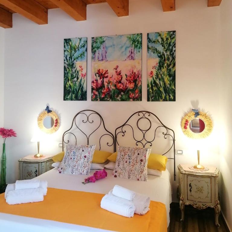 Casa Busari - Double Room with Balcony - 7