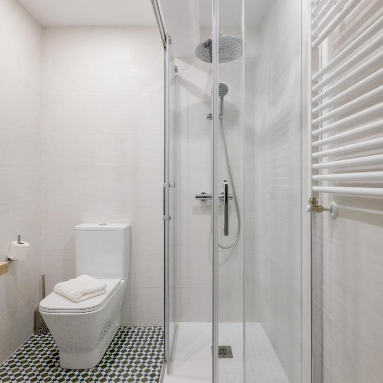 3 hab dobles, 2 baños, AC, junto al Casco Viejo OL - Three-Bedroom Apartment - 11