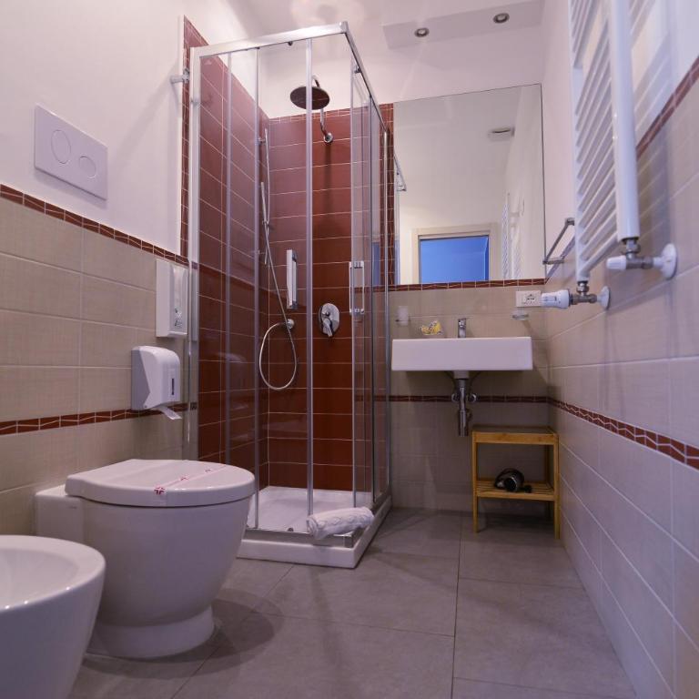 B&B Le Porte Del Centro - Camera Matrimoniale/Doppia con Letti Singoli con Bagno Privato - 8