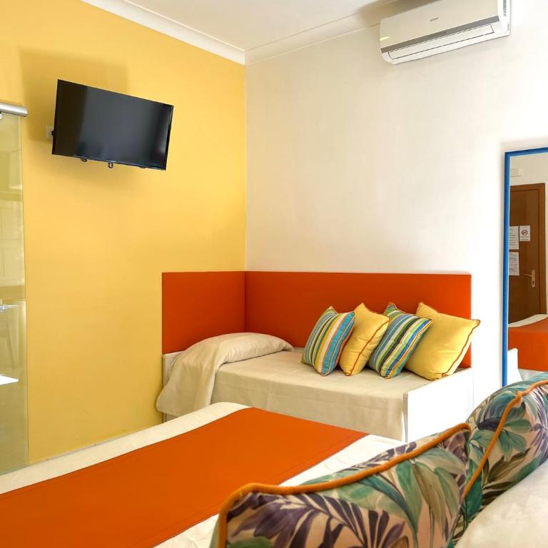 Sorrento Street View - Triple Room - 1