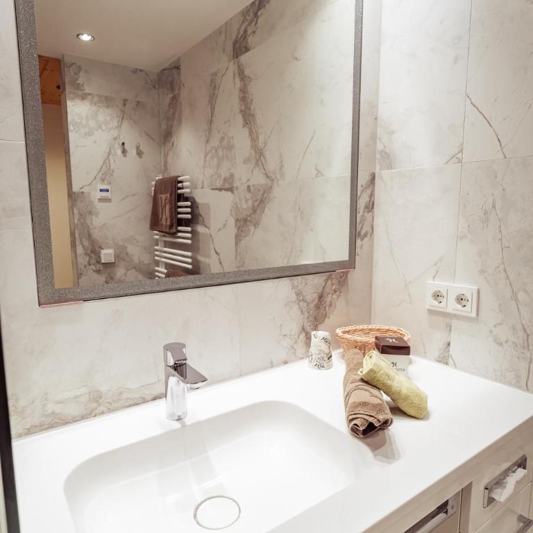 Hotel Neuhintertux 4 Sterne superior - Deluxe Doppelzimmer - 11