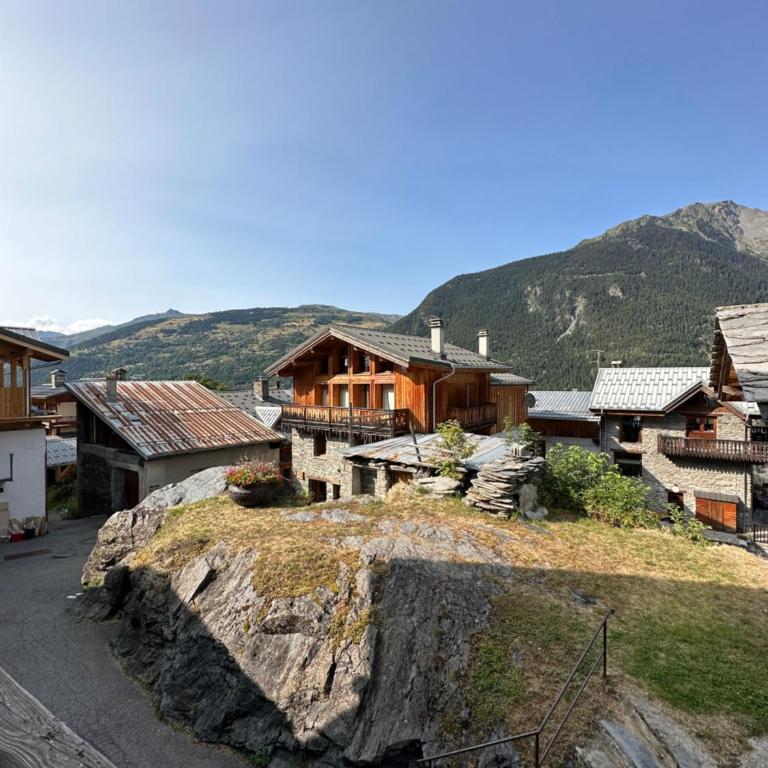 Chalet Violettes - Camera Matrimoniale Deluxe con Balcone - 10