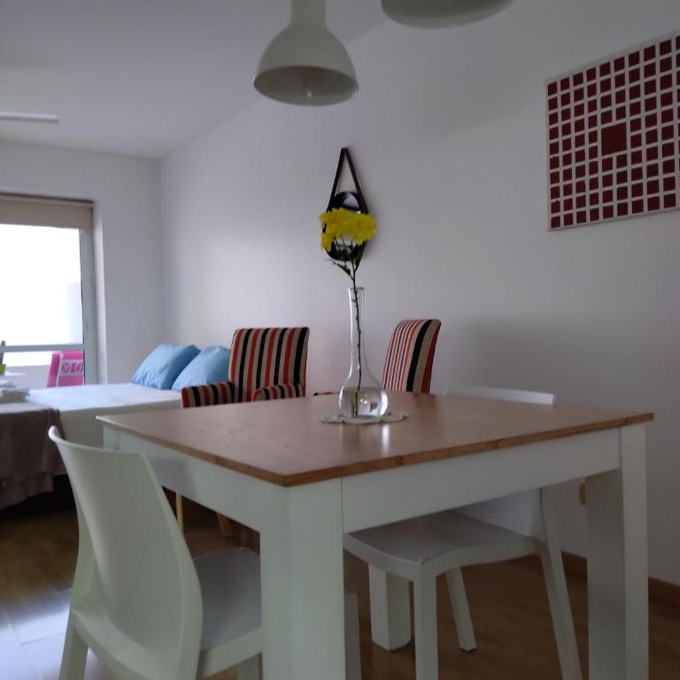 Cerca de todo-cómodo y funcional - One-Bedroom Apartment - 34