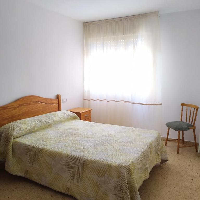 Apartamento con vistas al mar y buena ubicación - Three-Bedroom Apartment - 25