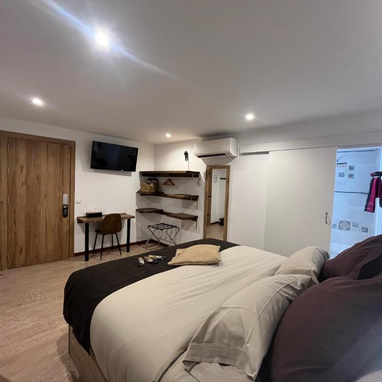 Emilysuites - Malaga Centro Historico - Deluxe King Room - 1
