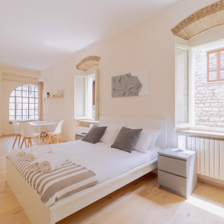 Suite Comunicanti, tra Antico e Moderno - Appartamento con 2 Camere da Letto - 2