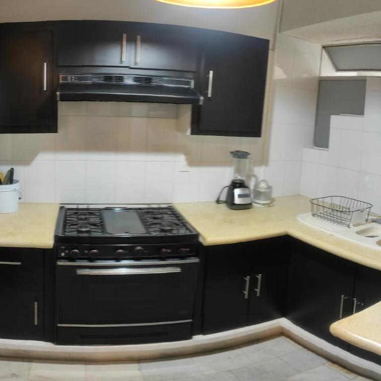 Fresca estancia en zona Dorada con Alberca/Playa! - One-Bedroom Apartment - 14