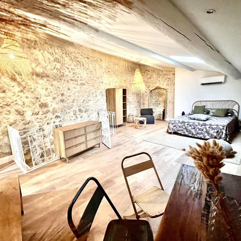 Maison en pierre avec piscine, 6 couchages, située au cœur de Mallemort, Provence. - FR-1-658-25 - Maison de Vacances - 9