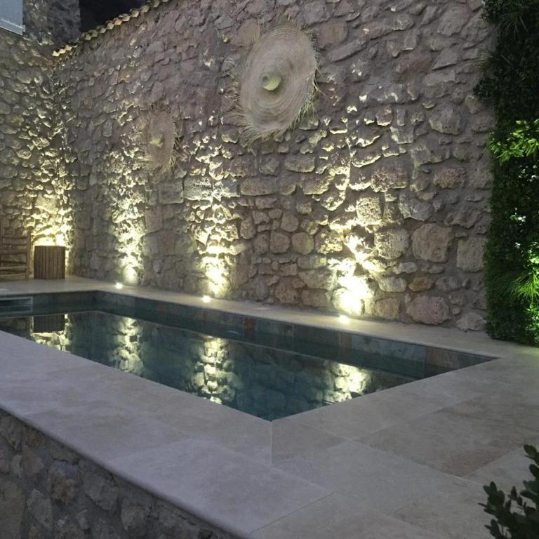 Maison en pierre avec piscine, 6 couchages, située au cœur de Mallemort, Provence. - FR-1-658-25 - Maison de Vacances - 11