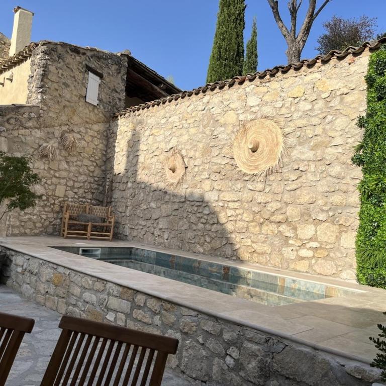 Maison en pierre avec piscine, 6 couchages, située au cœur de Mallemort, Provence. - FR-1-658-25 - Maison de Vacances - 15