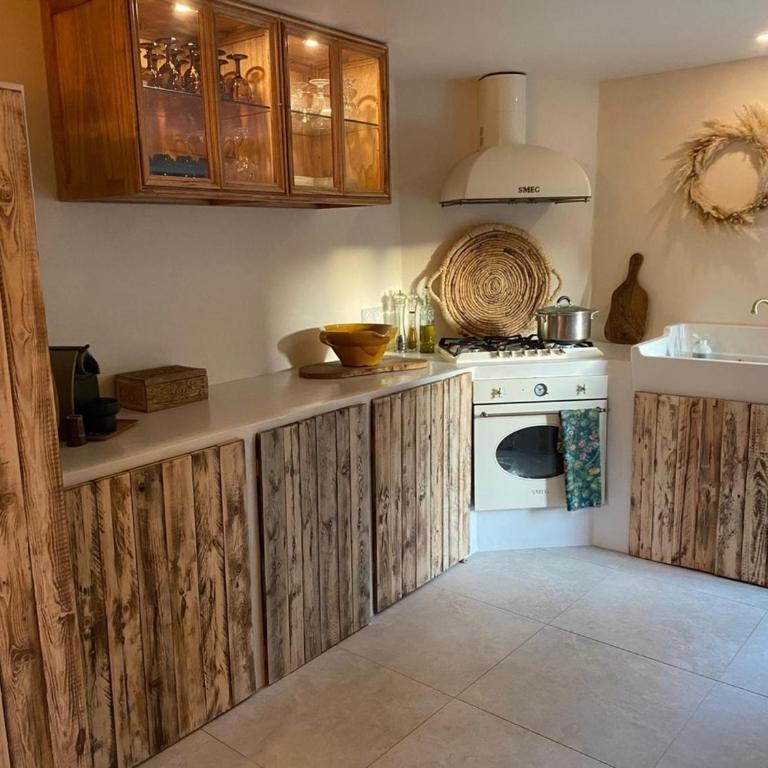 Maison en pierre avec piscine, 6 couchages, située au cœur de Mallemort, Provence. - FR-1-658-25 - Maison de Vacances - 17