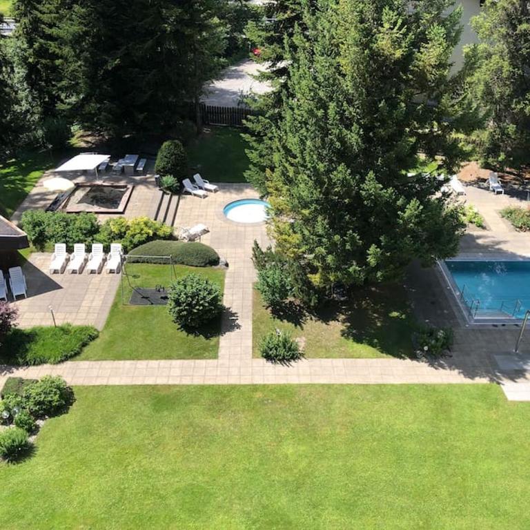 Laax with indoor and outside pool, sauna, 200 Meter to Ski lift , Fitnessroom, Tennis Place, Joyroom, Parkstadion Reserve - Apartment mit 1 Schlafzimmer - 2
