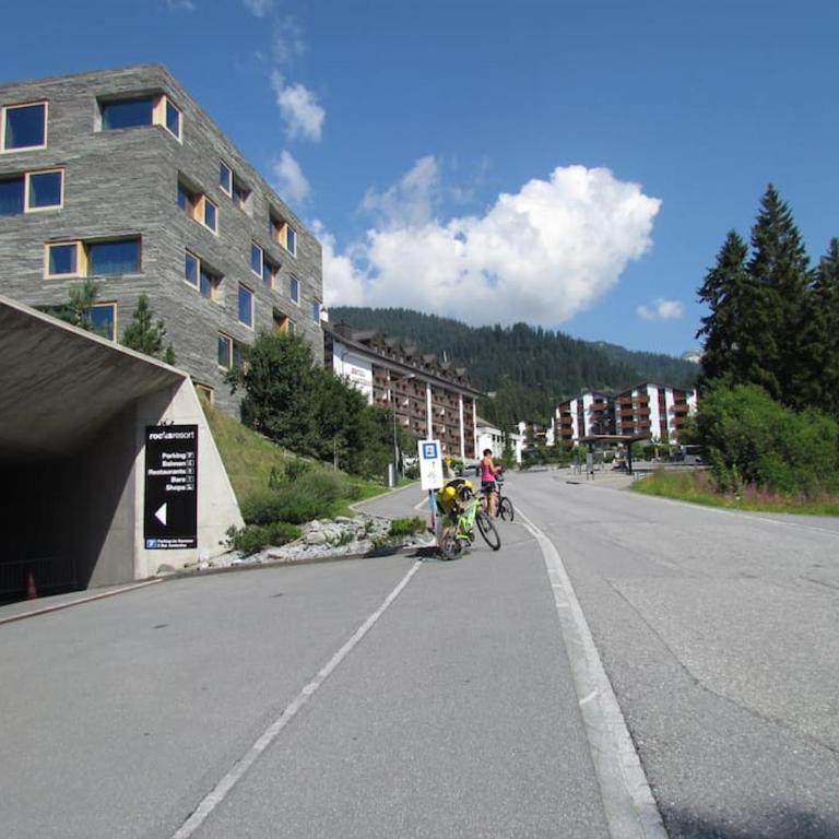 Laax with indoor and outside pool, sauna, 200 Meter to Ski lift , Fitnessroom, Tennis Place, Joyroom, Parkstadion Reserve - Apartment mit 1 Schlafzimmer - 51