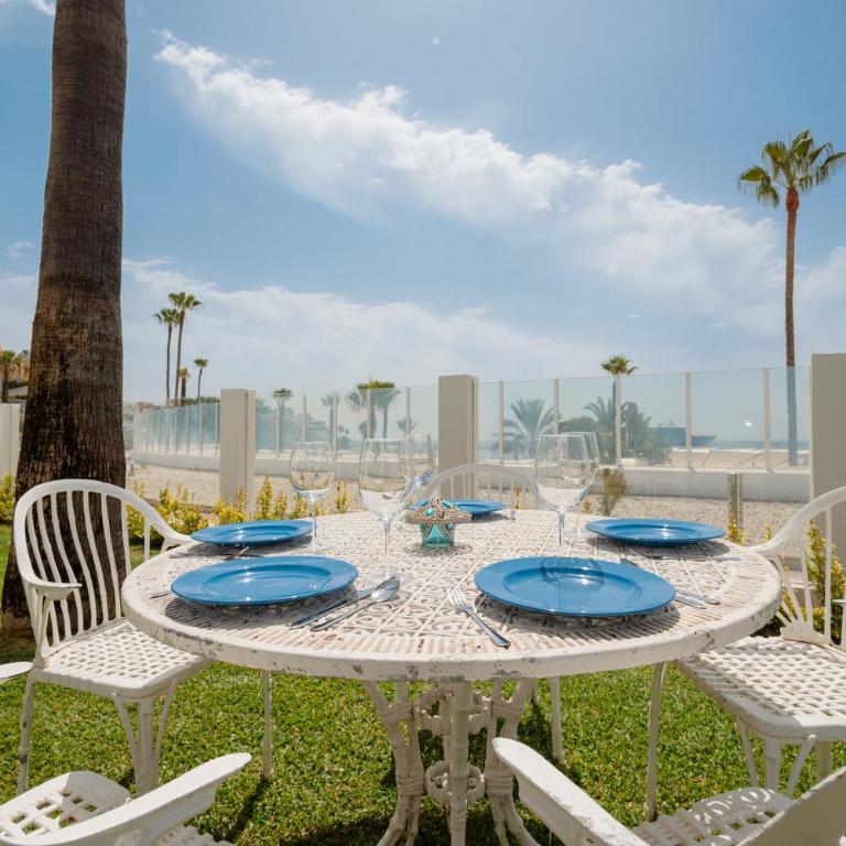 Holiday home, with direct access to the beach, sea views and south facing, in Puerto Banús - Apartment - 4