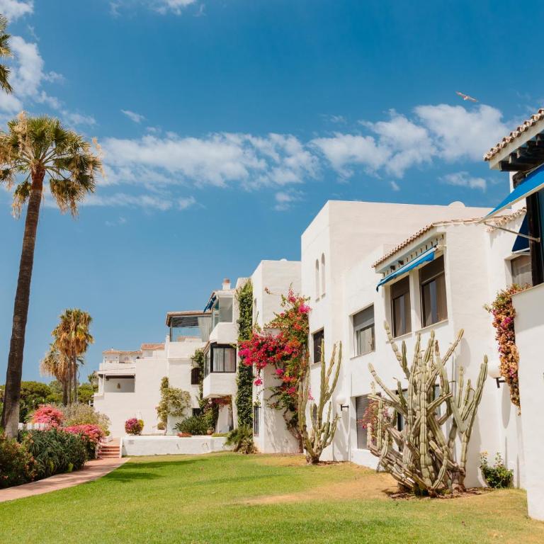 Holiday home, with direct access to the beach, sea views and south facing, in Puerto Banús - Apartment - 16