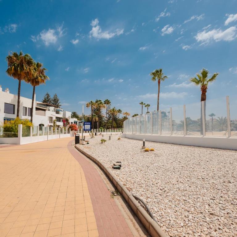 Holiday home, with direct access to the beach, sea views and south facing, in Puerto Banús - Apartment - 22