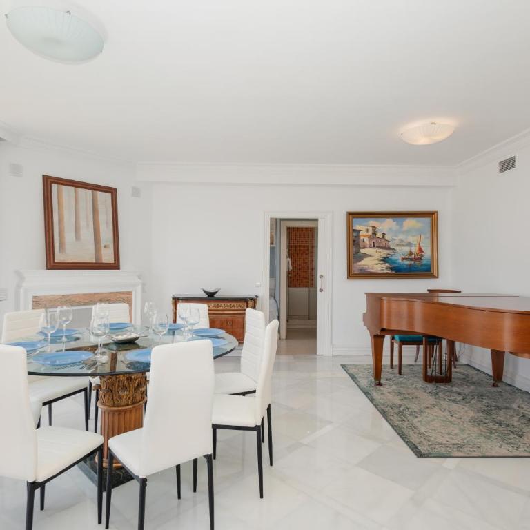 Holiday home, with direct access to the beach, sea views and south facing, in Puerto Banús - Apartment - 35
