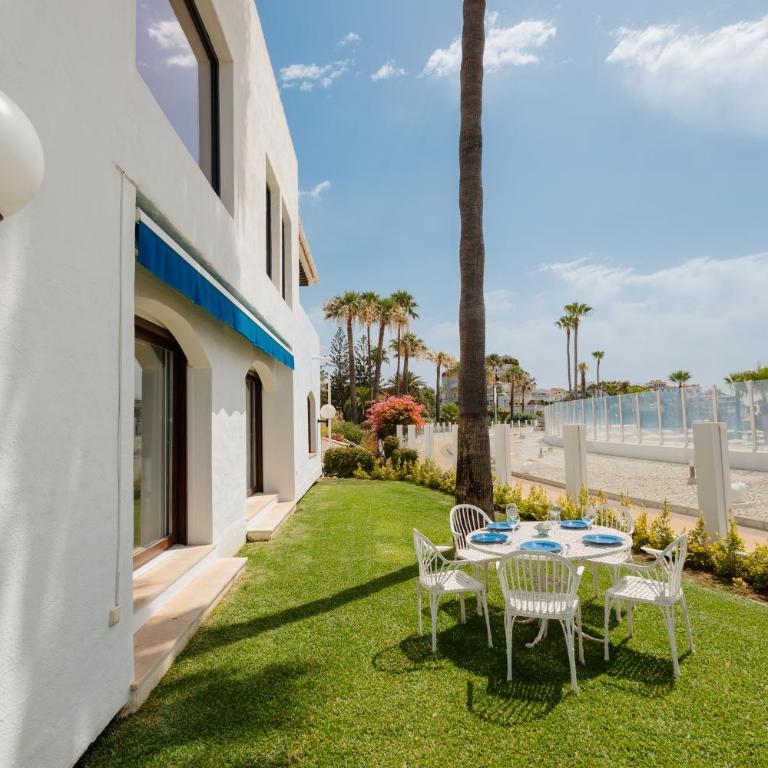 Holiday home, with direct access to the beach, sea views and south facing, in Puerto Banús - Apartment - 28