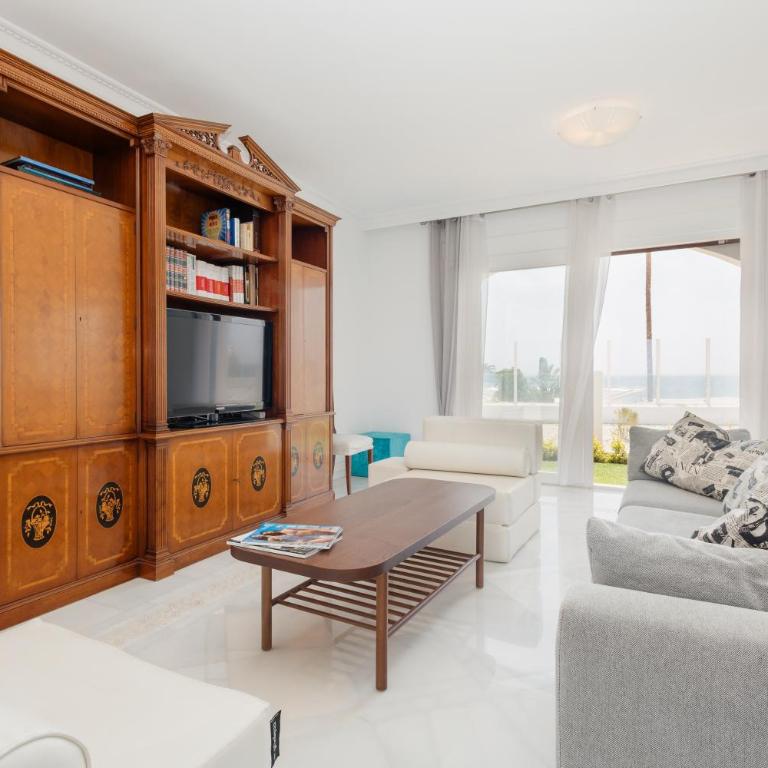 Holiday home, with direct access to the beach, sea views and south facing, in Puerto Banús - Apartment - 27