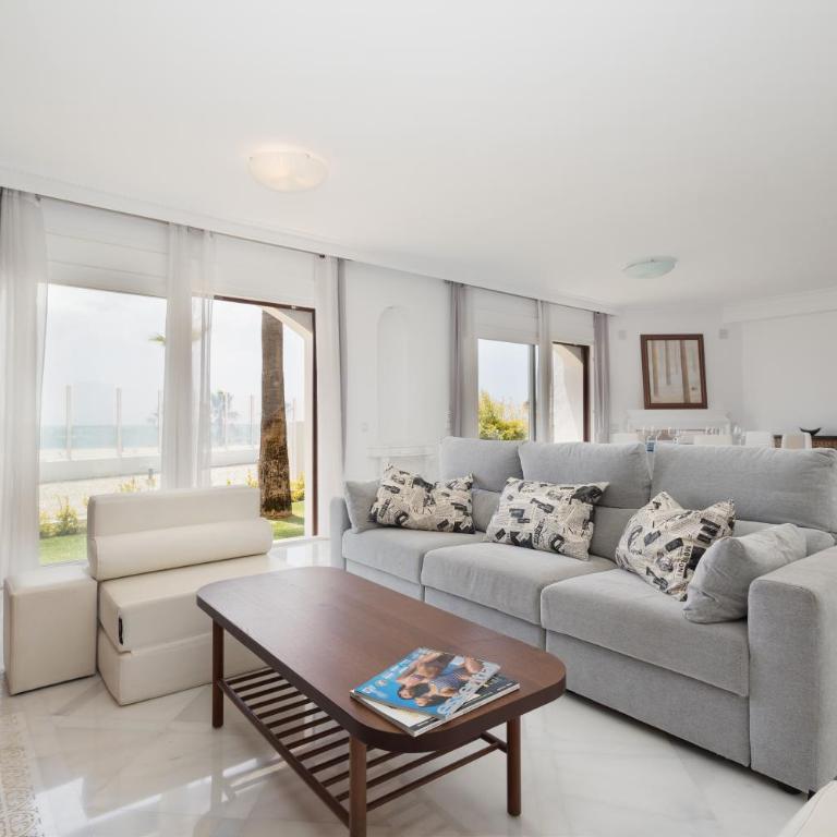 Holiday home, with direct access to the beach, sea views and south facing, in Puerto Banús - Apartment - 3