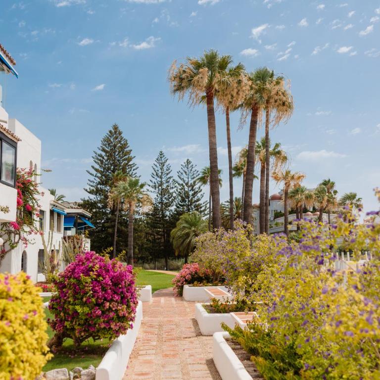 Holiday home, with direct access to the beach, sea views and south facing, in Puerto Banús - Apartment - 5