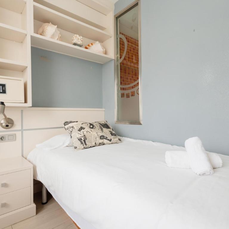 Holiday home, with direct access to the beach, sea views and south facing, in Puerto Banús - Apartment - 13