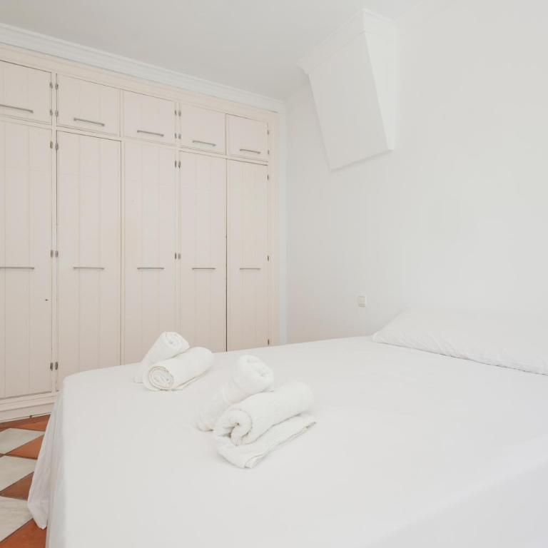 Holiday home, with direct access to the beach, sea views and south facing, in Puerto Banús - Apartment - 55