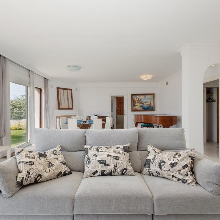 Holiday home, with direct access to the beach, sea views and south facing, in Puerto Banús - Apartment - 26