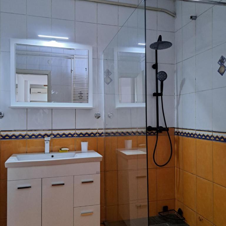 Apartman Aya Rejana - Three-Bedroom Apartment - 6