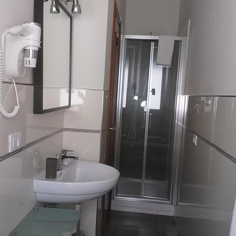 Una Stanza In Centro - Double Room with Private External Bathroom - 3