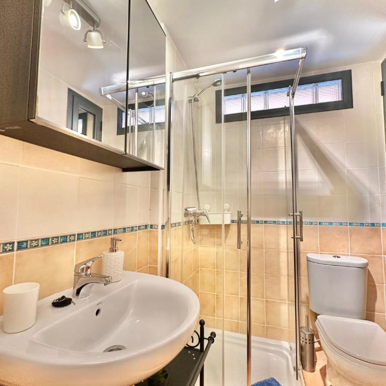 Black Rock Apartment - Two-Bedroom Apartment - 36