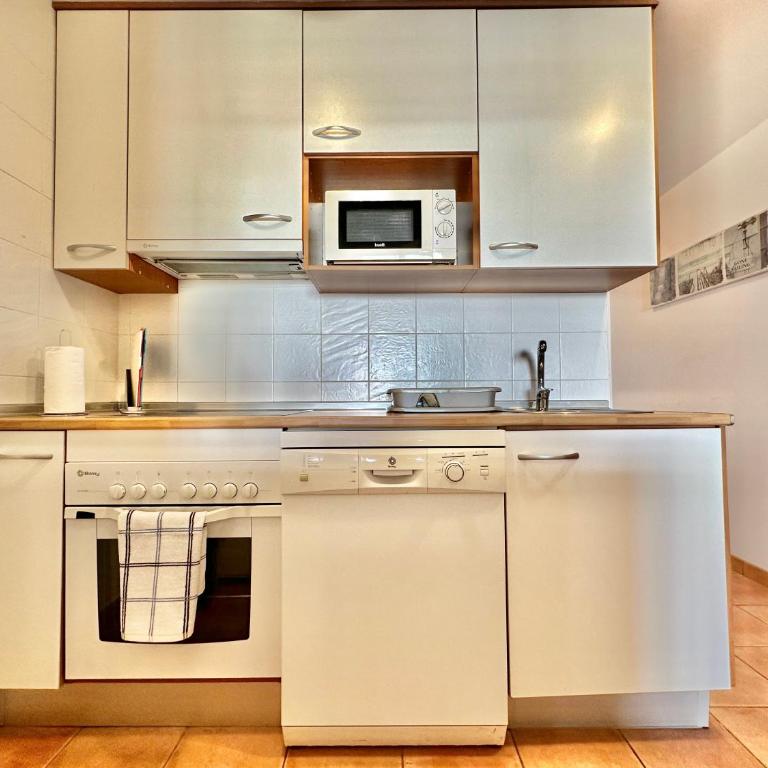 Black Rock Apartment - Two-Bedroom Apartment - 21