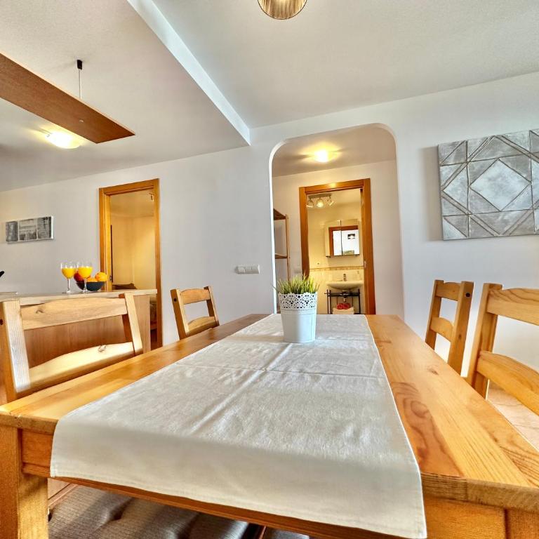 Black Rock Apartment - Two-Bedroom Apartment - 23