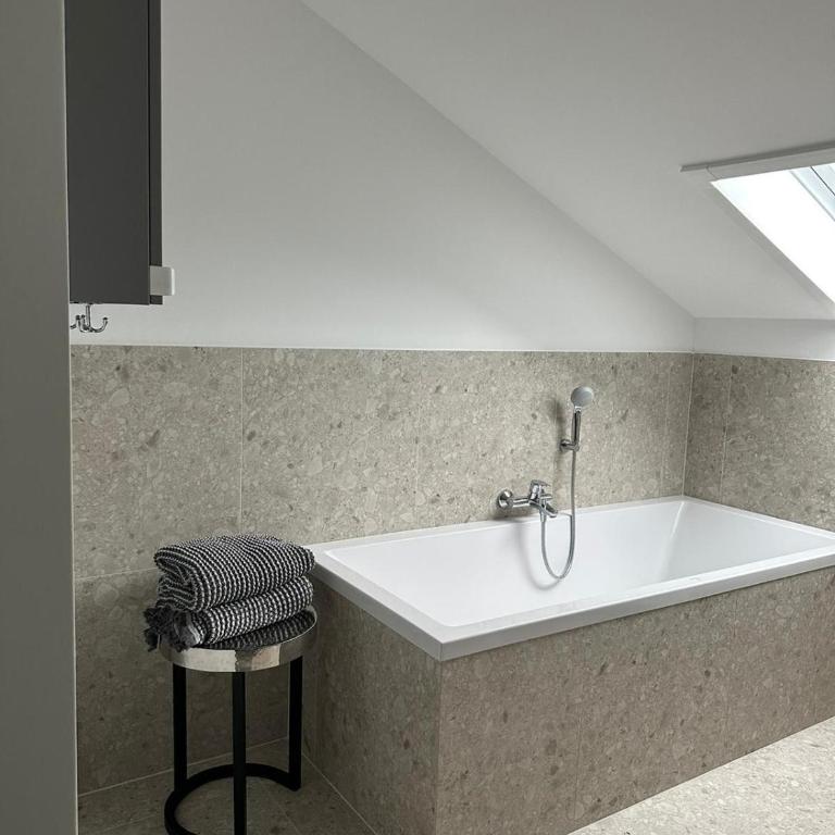 CASA LOBO Charmantes Ferienhaus im Allgäu - Six-Bedroom House - 6
