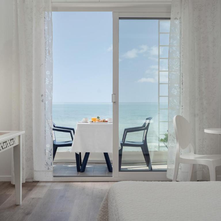 Hotel Mediterraneo - Standard Room Sea Front - 1