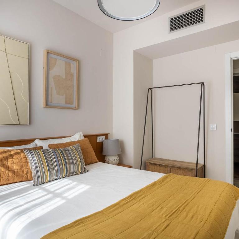 Amplísimo apartamento de diseño nuevo en el corazón de Triana, Parking included - Apartamento de 2 dormitorios - 4