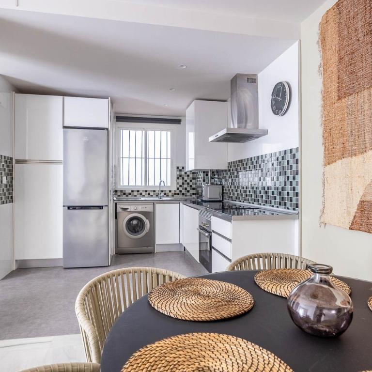 Amplísimo apartamento de diseño nuevo en el corazón de Triana, Parking included - Apartamento de 2 dormitorios - 6
