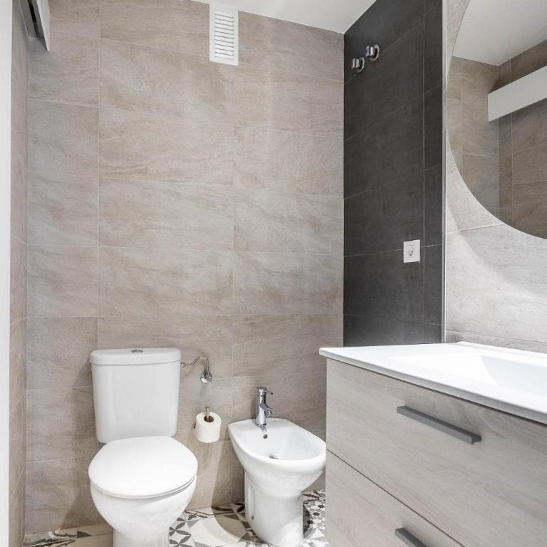 Amplísimo apartamento de diseño nuevo en el corazón de Triana, Parking included - Apartamento de 2 dormitorios - 25